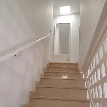 Appartement Modern Family Above Swimming Pool