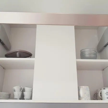 Modern Family Above Swimming Pool Appartement *