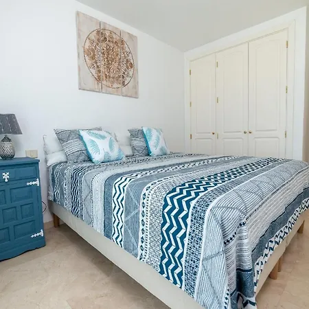 Modern Family Above Swimming Pool Apartment Puerto Rico (Gran Canaria)