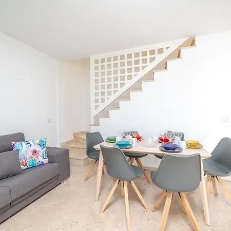 Modern Family Above Swimming Pool Apartment *