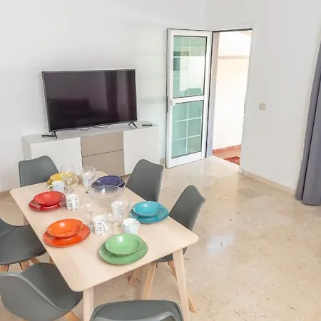 Apartment Modern Family Above Swimming Pool *