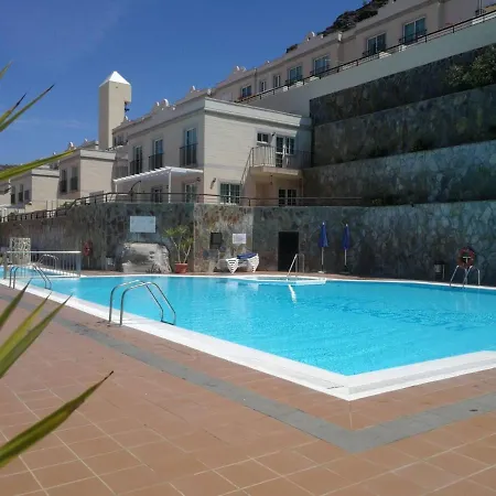 Modern Family Above Swimming Pool * Puerto Rico (Gran Canaria)